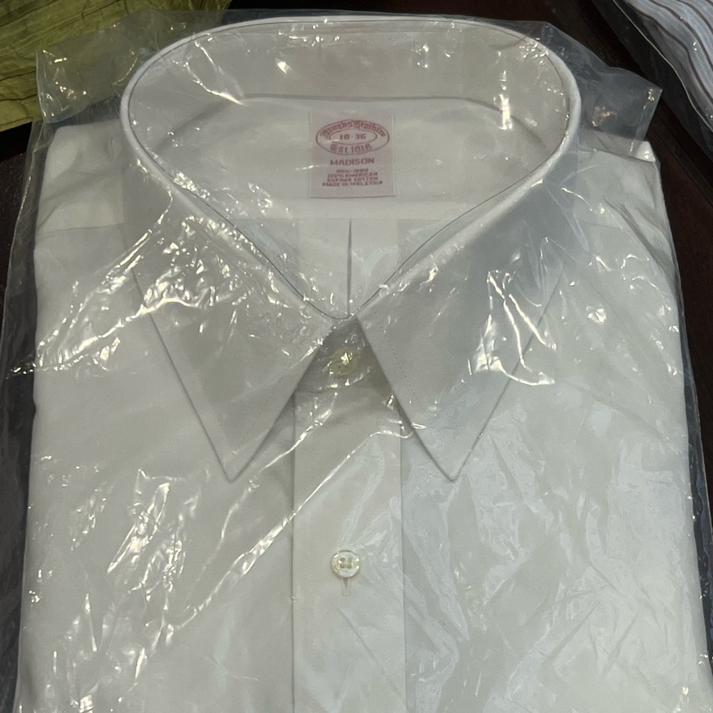 Brooks Brothers Men’s Non-Iron Dress shirt white